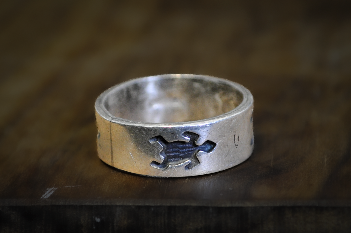 Vintage Sterling Silver Native Turtle Band Ring Size 7 - Stunning Size 7 Sterling Silver Turtle Band Ring