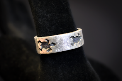 Vintage Sterling Silver Native Turtle Band Ring Size 7 - Stunning Size 7 Sterling Silver Turtle Band Ring
