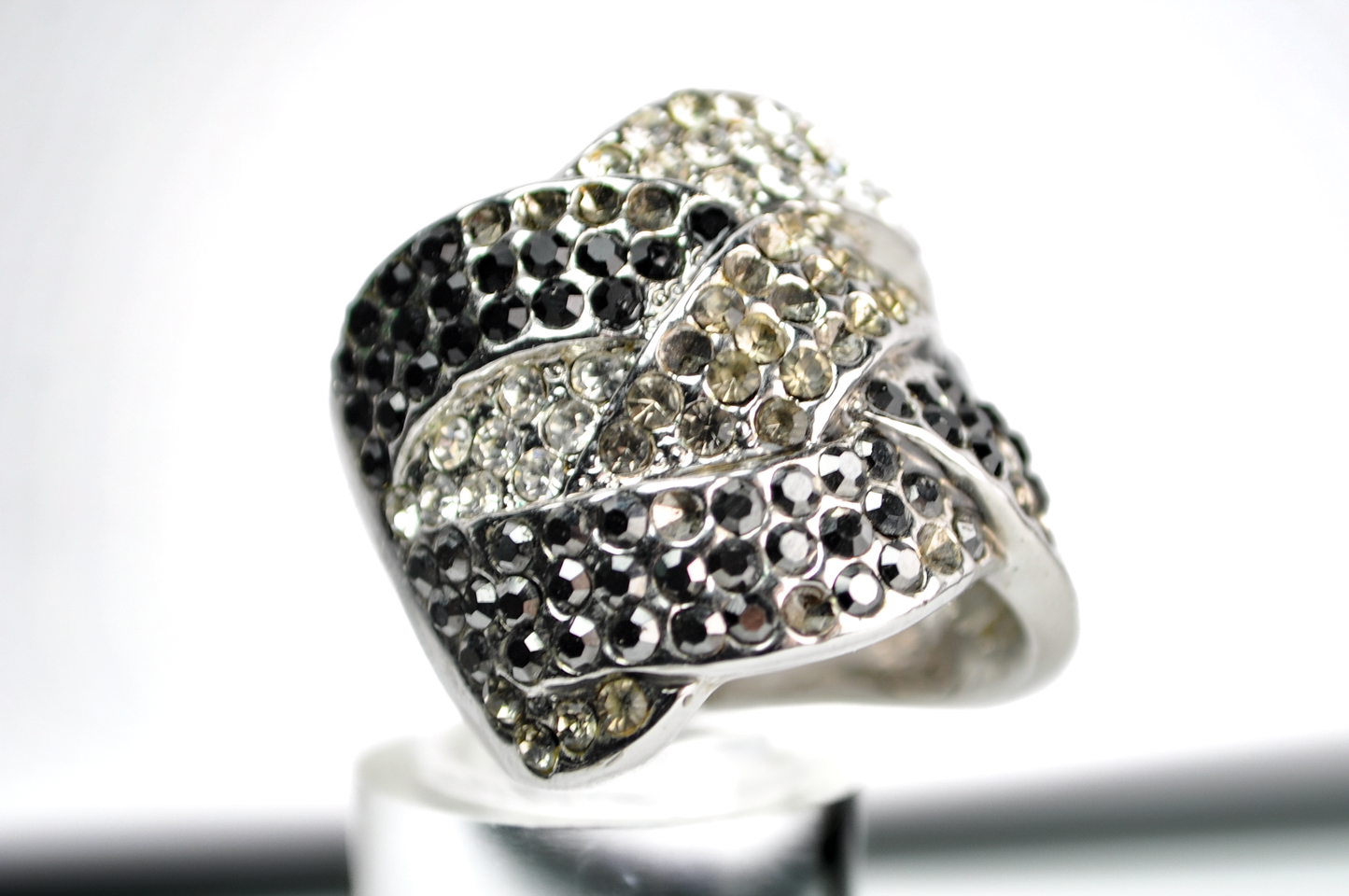 Vintage Lia Sophia Size 7 Two Tone Crystals Ring - Lia Sophia Statement Ring Sz 7 Woven Silver Two Toned Crystal's
