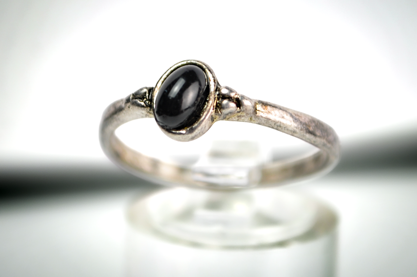 Vintage Sterling Silver Dainty Size 9 Black Oval Gemstone Ring - Stunning Sterling Petite Black Onyx Cabochon Ring Sz 9