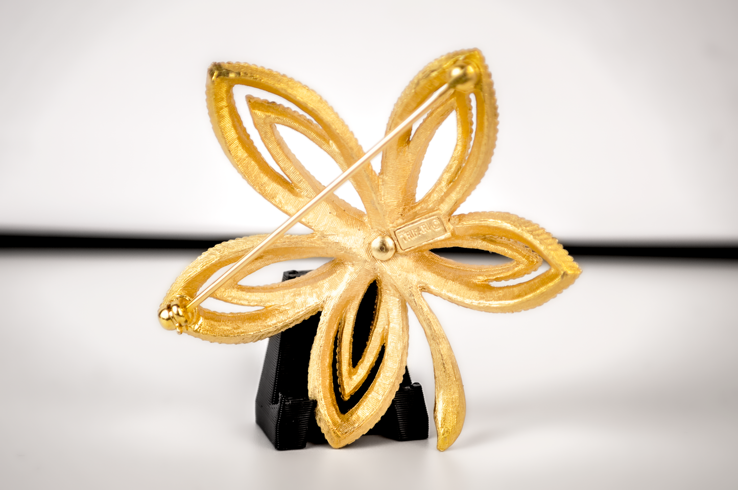 Vintage Crown Trifari Gold-tone Flower Brooch - Openwork Flower Brooch Crown Trifari Vintage