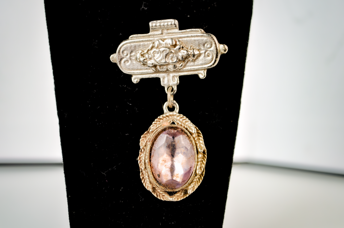 Vintage Silver Tone Lilac Cabochon Medallion Dangle Brooch Pin - Soft Lilac Purple Oval Stone Medallion Brooch Pin