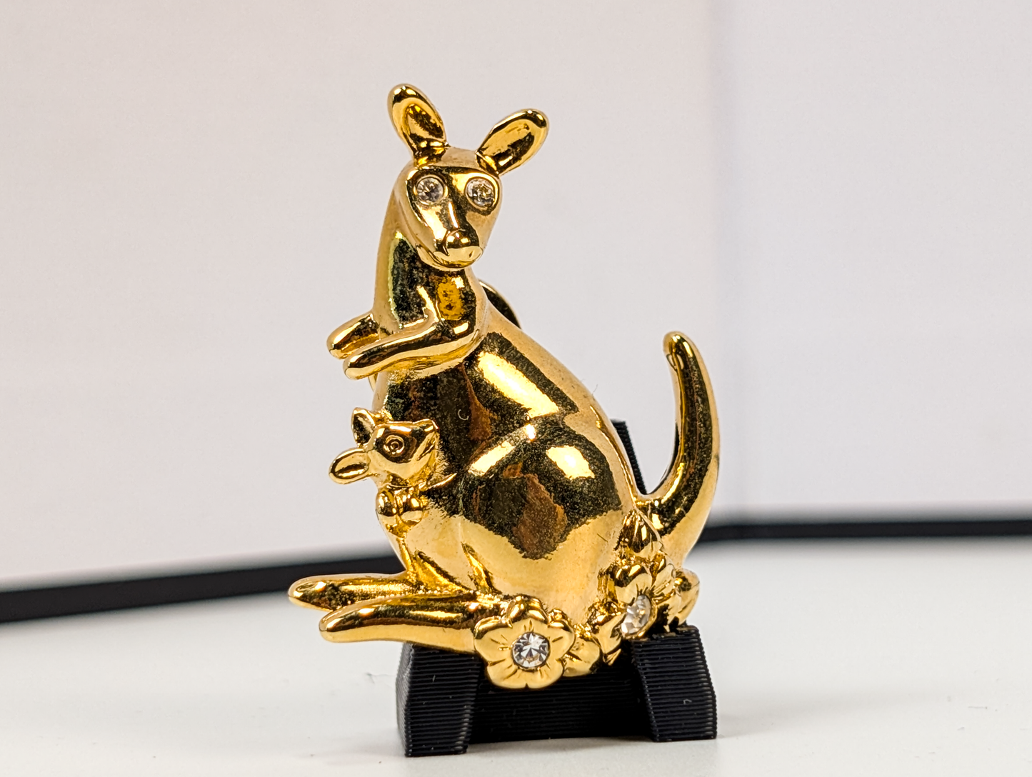 Vintage Avon Gold-Toned Mother Kangaroo Brooch - Adorable Mama Kangaroo Antique Brooch