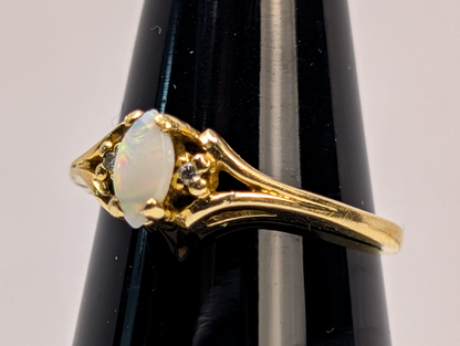Size 5 Magic Glo Brand 10K Dainty Opal Ring - Stunning Opal Ring Sz 5 10K Gold