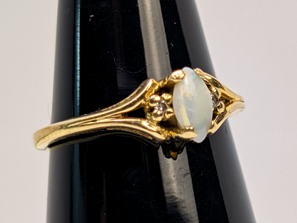 Size 5 Magic Glo Brand 10K Dainty Opal Ring - Stunning Opal Ring Sz 5 10K Gold