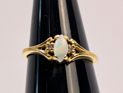 Size 5 Magic Glo Brand 10K Dainty Opal Ring - Stunning Opal Ring Sz 5 10K Gold