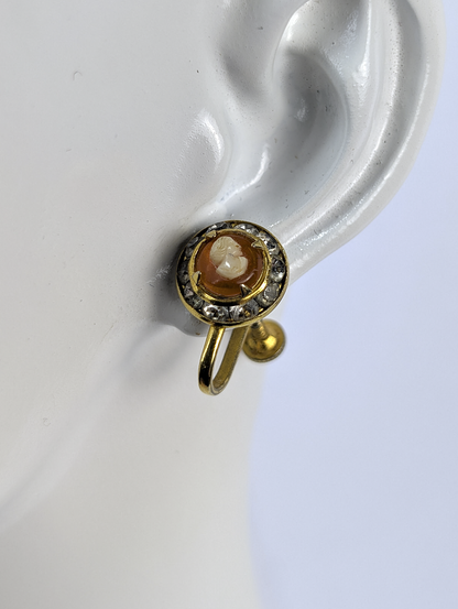 Vintage Elegant Orange Oval Cameo Clip-On Earrings - Dainty Cameo Clip-on Earrings Gold-Toned