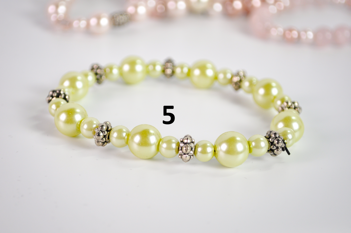 Vintage-Style Faux Pearl Stretch Bracelets Choose Your Variant - Faux Pearl Stretch Bracelets in Many Colors