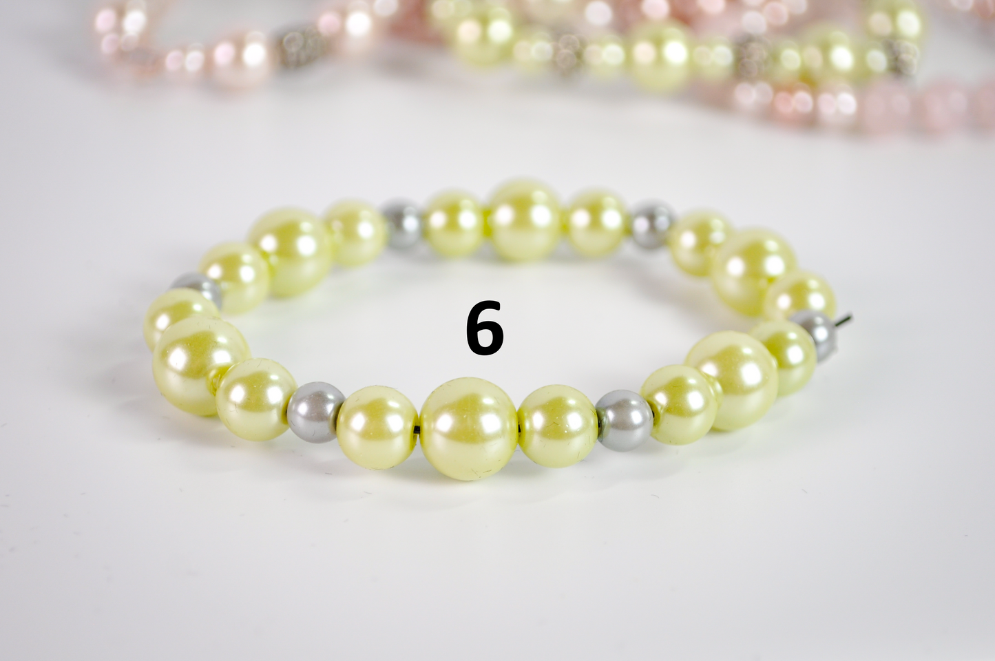 Vintage-Style Faux Pearl Stretch Bracelets Choose Your Variant - Faux Pearl Stretch Bracelets in Many Colors