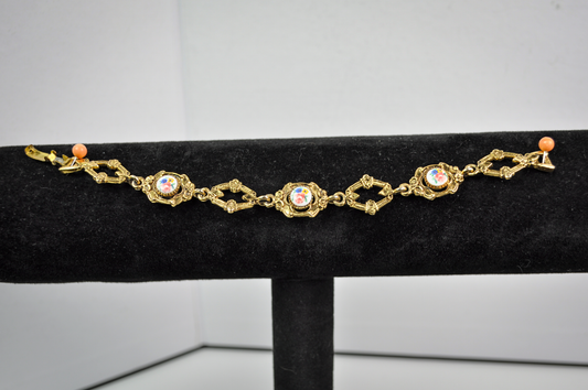 Vintage Gold-Toned Floral Link Bracelet - Detailed Floral Gold-Toned Link Bracelet