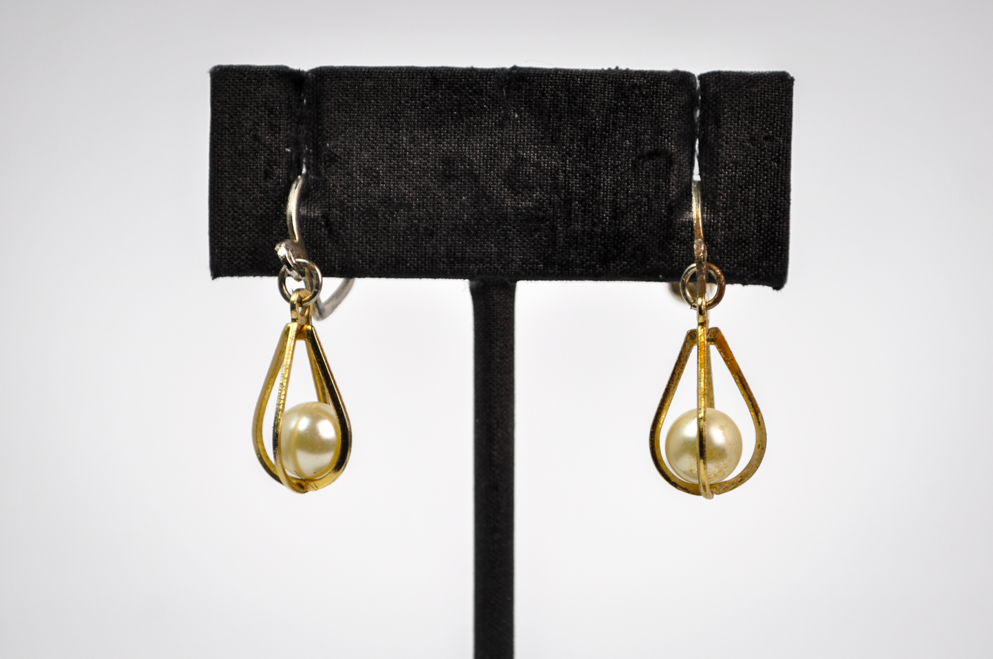 Vintage Caged Faux Pearl Dangle Drop Earrings Gold Tone - Faux Pearl Caged Screw-back Dangle Earrings