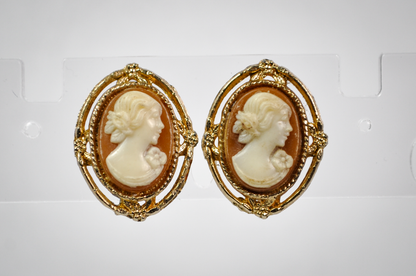 Vintage Elegant Orange Oval Cameo Clip-On Earrings - Cameo Clip-on Earrings Gold-Toned