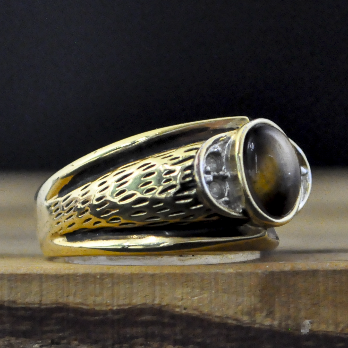 PalmBeach Jewelry Men's Oval-Shaped Tiger's Eye and Crystal Ring - Men’s Yellow Gold-Plated Genuine Tiger's Eye and Round Crystal Ring