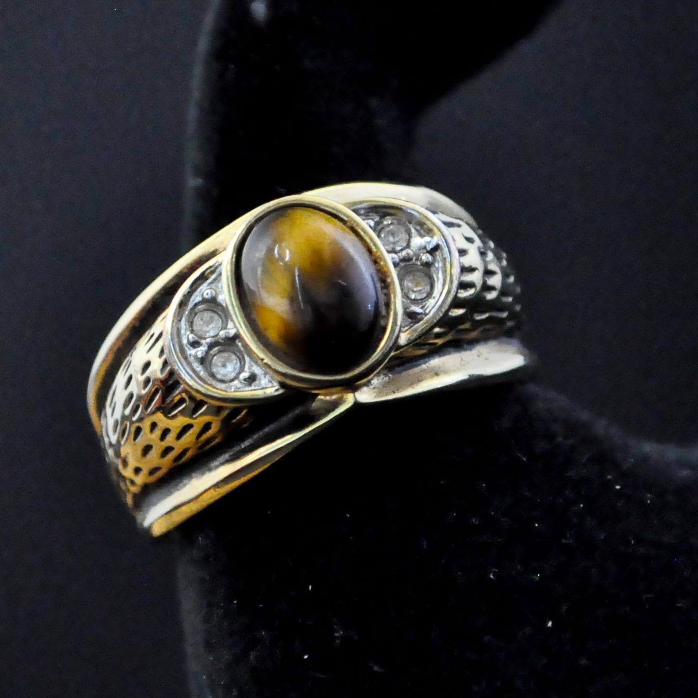 PalmBeach Jewelry Men's Oval-Shaped Tiger's Eye and Crystal Ring - Men’s Yellow Gold-Plated Genuine Tiger's Eye and Round Crystal Ring