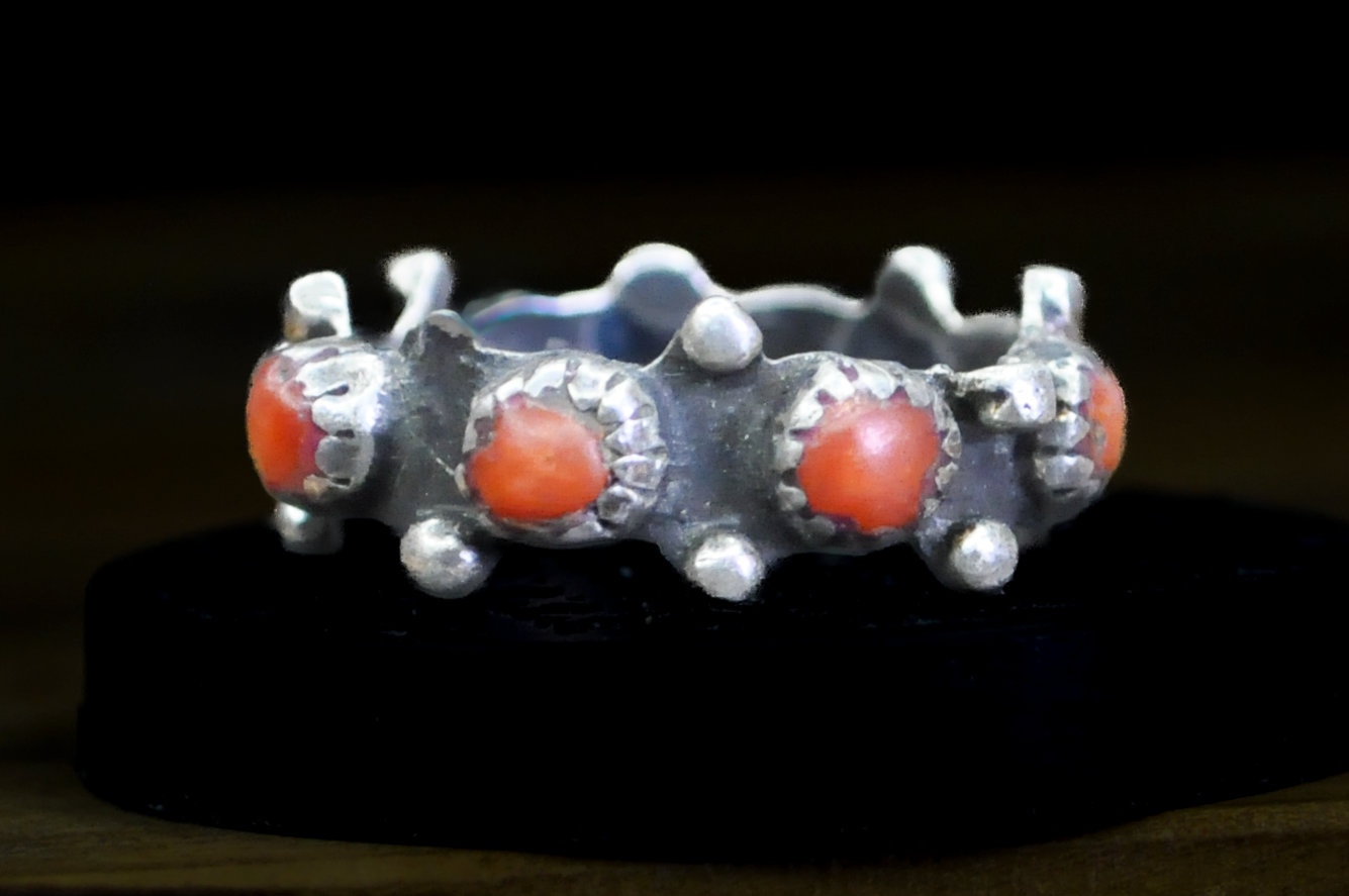 Vintage Sterling Silver Native American Southwest Eternity Coral Stone Ring - Size 7 - Tested Sterling Silver - Zuni Coral Eternity Ring
