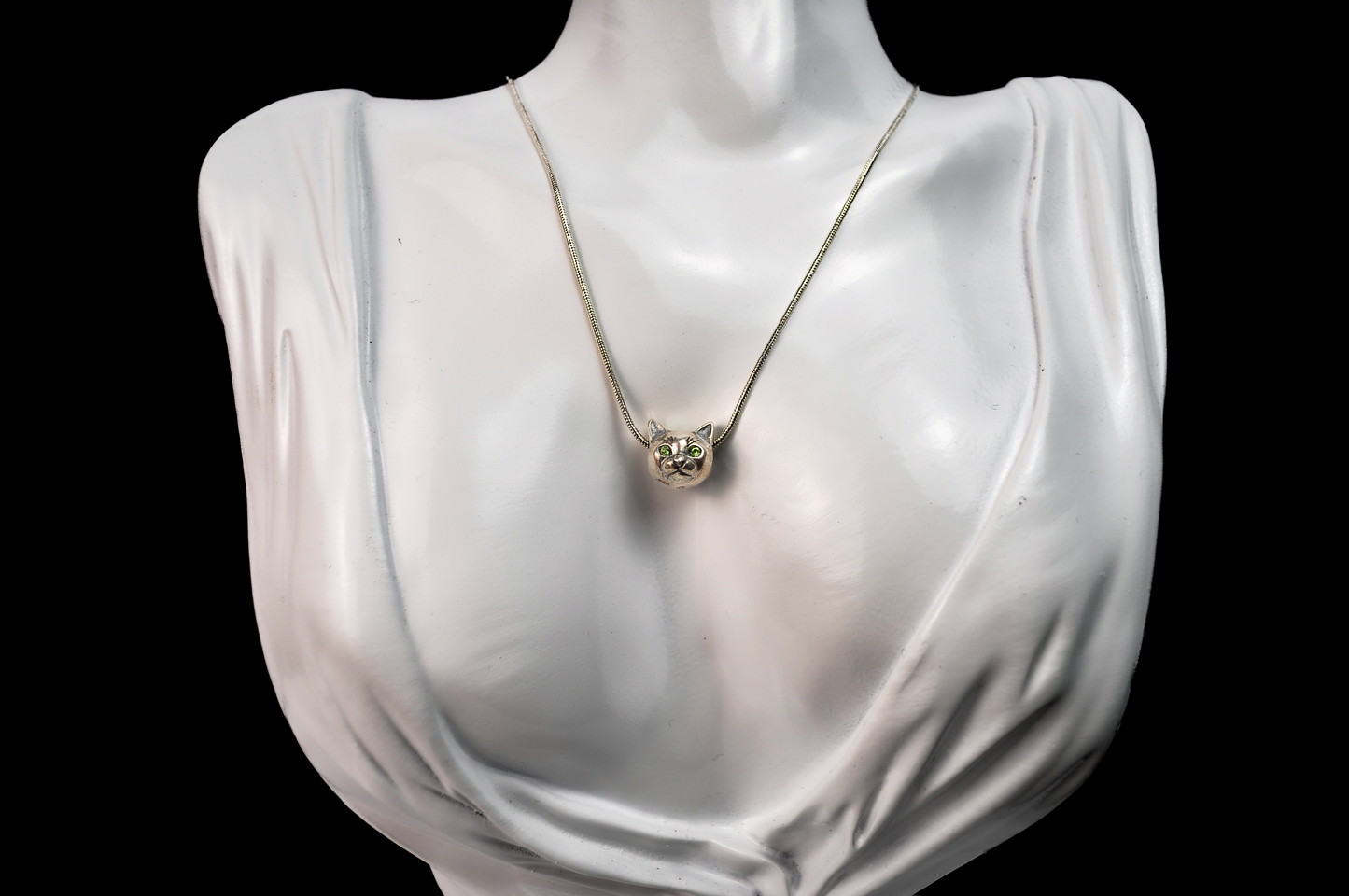 Zable Sterling Silver Peridot Eyed Cat Face Bead Charm - Stamped and Tested Sterling Silver - Animal Bracelet Charms