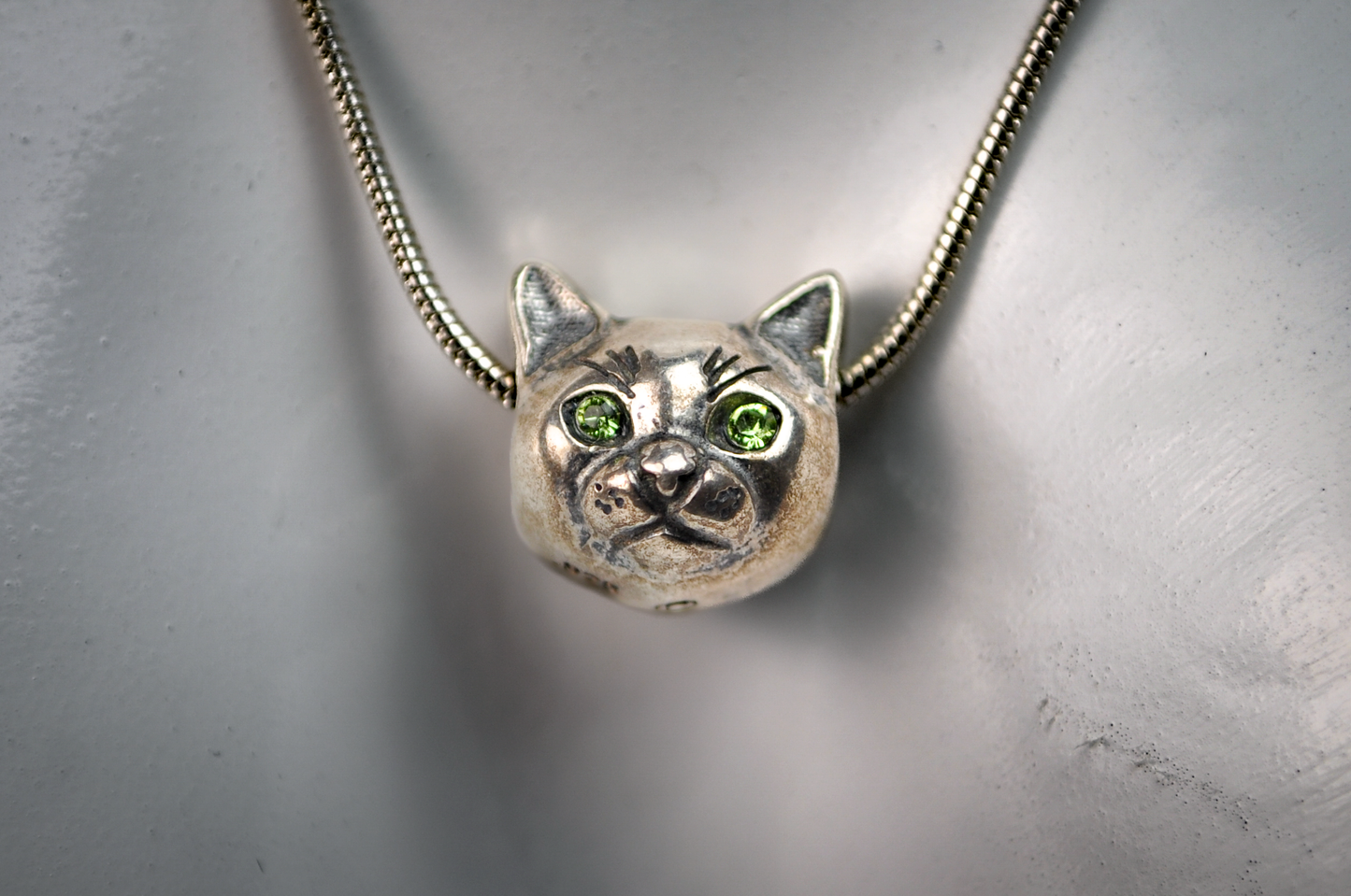 Zable Sterling Silver Peridot Eyed Cat Face Bead Charm - Stamped and Tested Sterling Silver - Animal Bracelet Charms