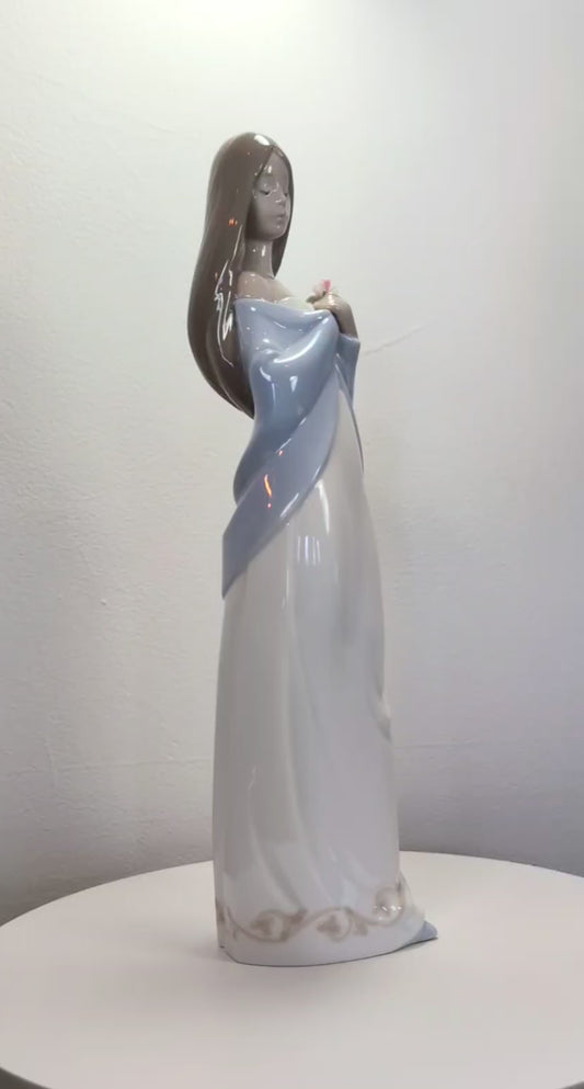 NAO By LLADRO Floral Beauty Glossy Porcelain Figurine - Women with Flowers Collection - Like New- No Box