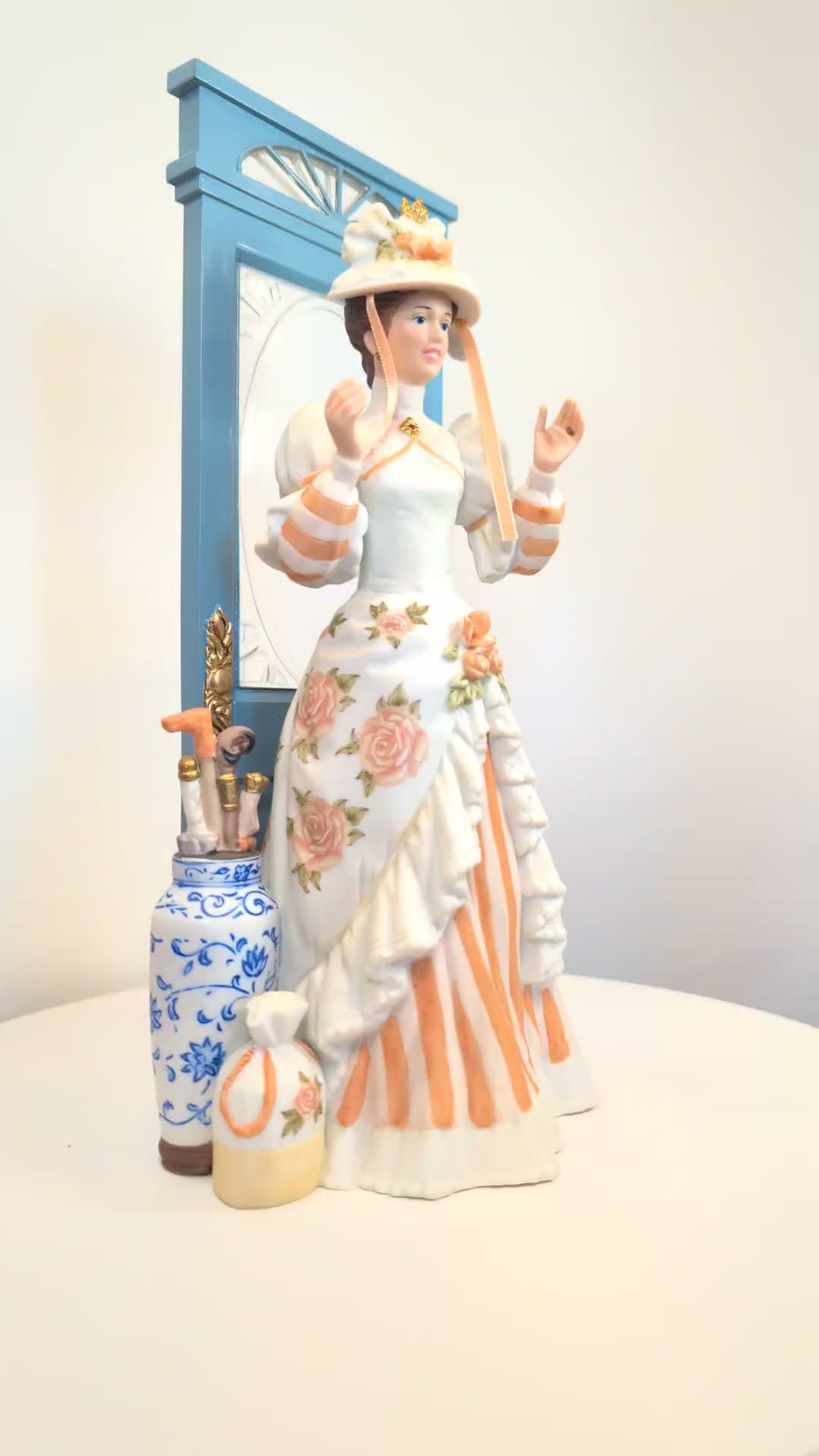 1993 Avon Mrs. Albee Award Porcelain Figurine - 11