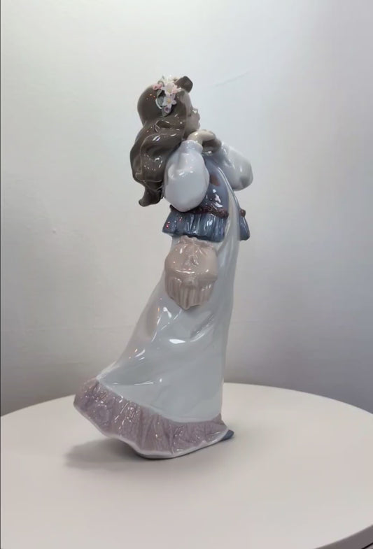 Rare LLADRO  Dreams Of A Summer Past - #6401 Young Girls Collection Glossy Finish - Porcelain Figurine - No Box