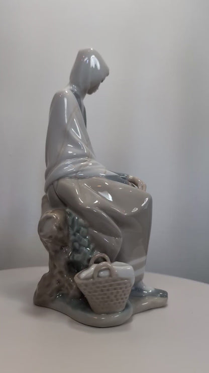 LLADRO New Shepherdess #4576 Glossy Porcelain Figurine - Like New - No Box