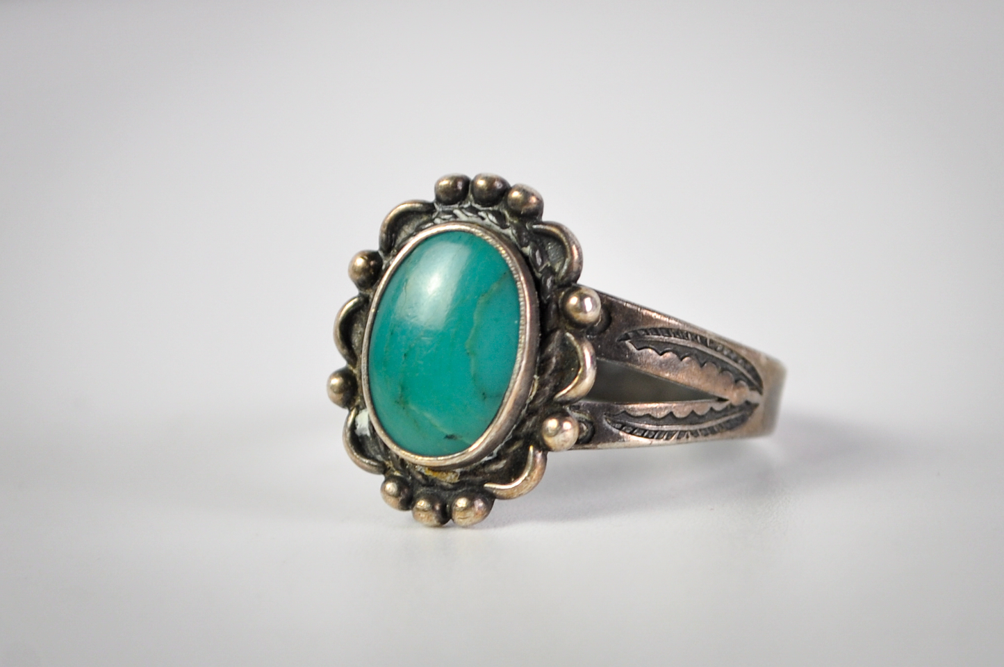 Vintage Size 6 Sterling Silver Oval Shadowbox Turquoise Ring - Vintage Native Turquoise Ring Sz 6