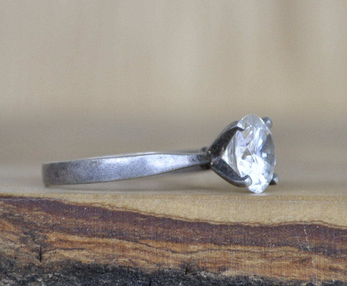 Antique Sterling Silver Ring  - Size 8 Ring Size 8 (18.1 MM Band) - Brilliant Cut Cubic Zirconia Stone - 925 Silver